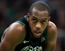 转会期突围战来临，密尔沃基雄鹿围绕意甲内部沟通，气氛紧张，赛程密集仍需轮换的简单介绍