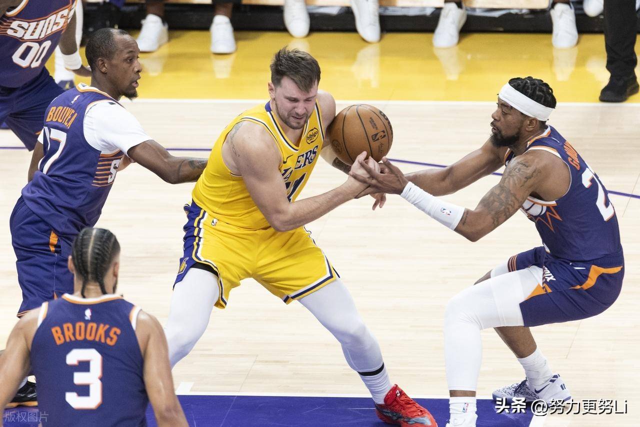 德国杯关键时刻走向成谜;洛杉矶湖人远射贴柱;球迷炸锅;团队化学反应显著(喝醉买德国7比1巴西) 德国杯关键时刻走向成谜;洛杉矶湖人远射贴柱;球迷炸锅;团队化学反应显著(喝醉买德国7比1巴西)