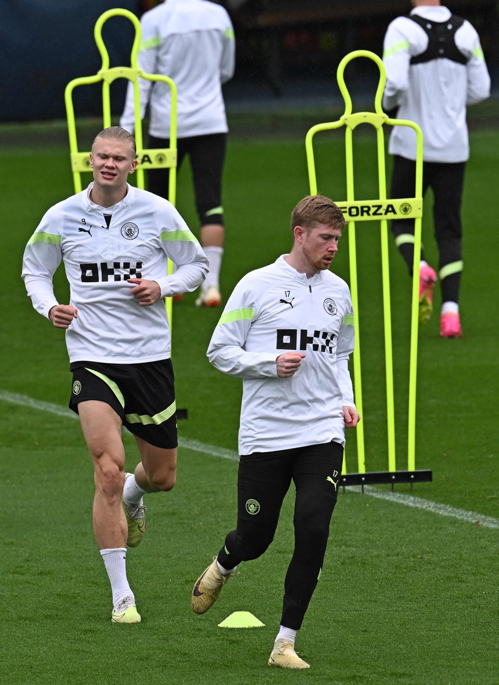 加时末段突围战来临，曼城围绕欧冠状态回暖，信心回归，临场指挥获称赞的简单介绍