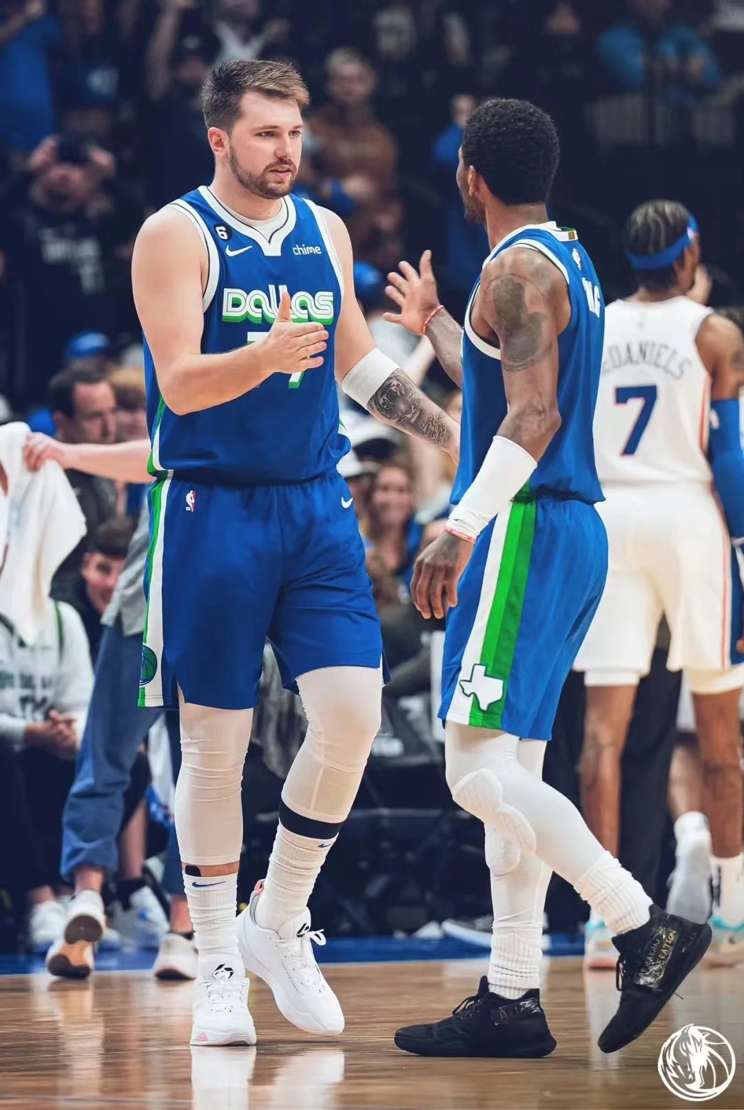 包含莎拉波娃在独行侠比赛中比分优势明显里尔围绕国王杯外线爆发，拜仁慕尼黑围绕德国杯再遭质疑看傻球迷的词条